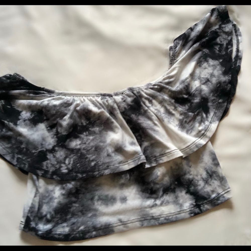 Black and white tie-dye off shoulder crop top